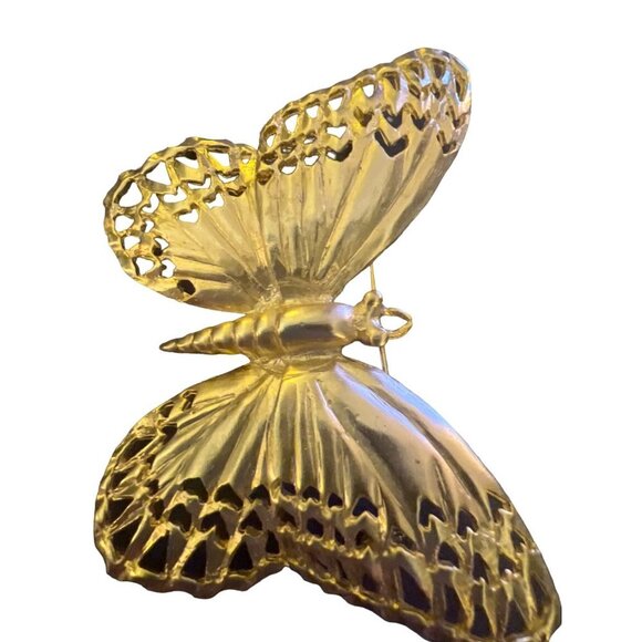Butterfly Brooch Gold Tone Large Nice Detail Lightweight - Picture 3 of 5